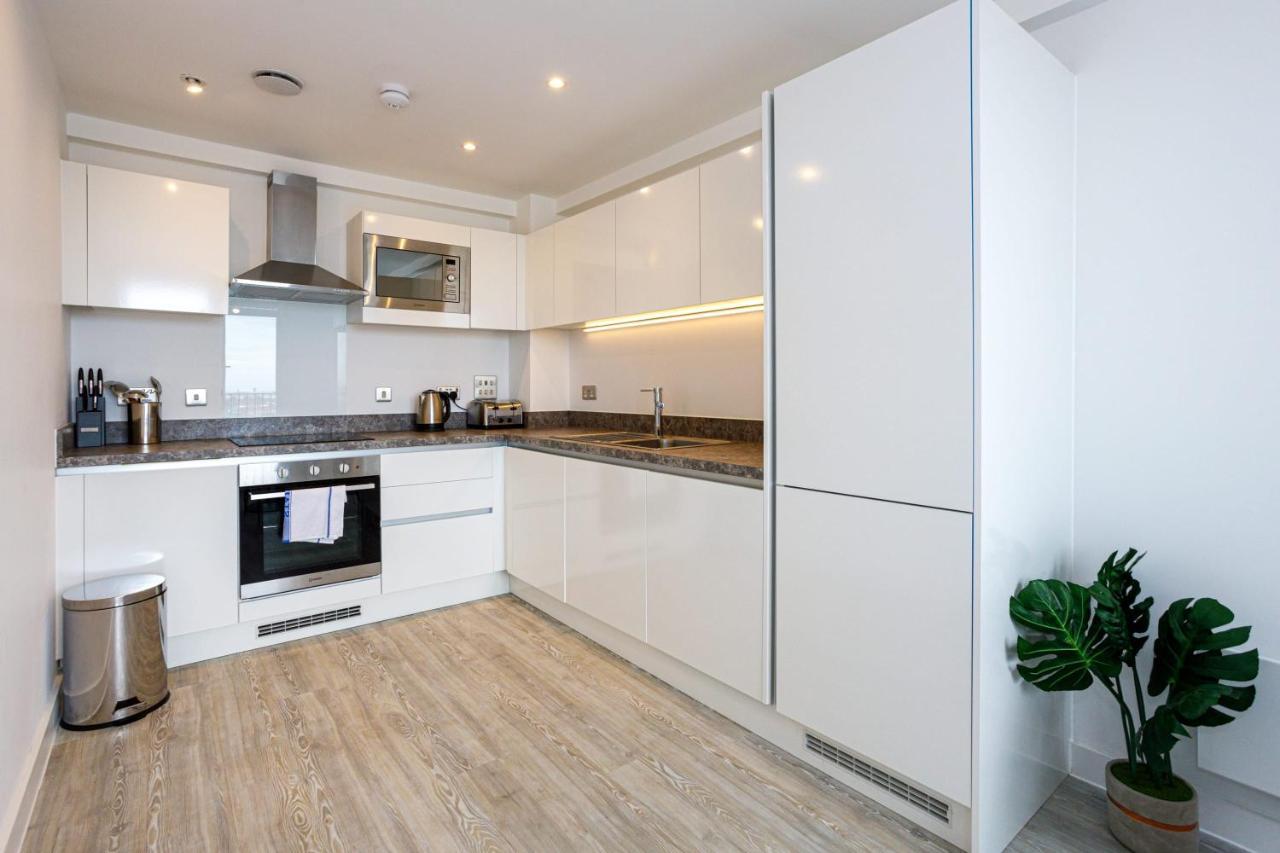 Contemporary 2 Bedroom Duplex In Salford Manchester Bagian luar foto