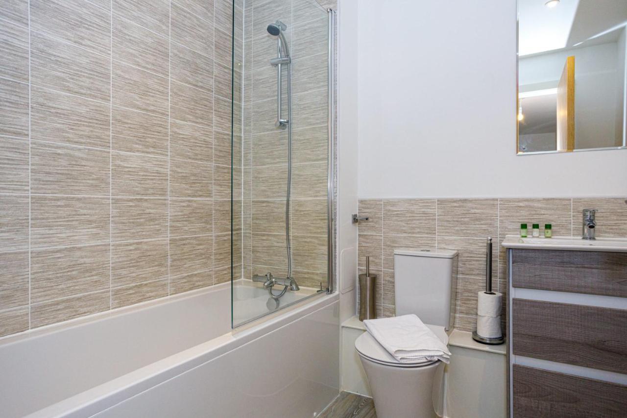 Contemporary 2 Bedroom Duplex In Salford Manchester Bagian luar foto