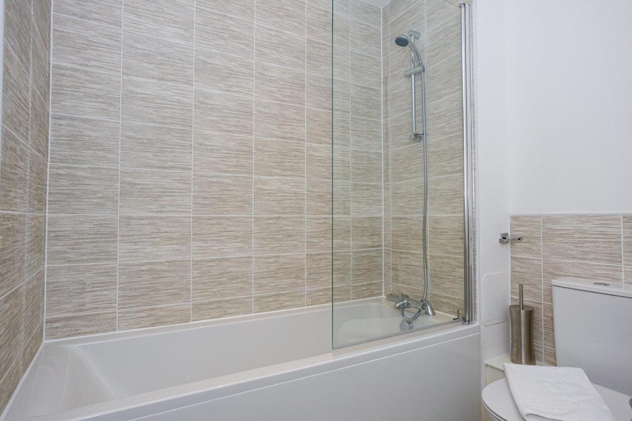 Contemporary 2 Bedroom Duplex In Salford Manchester Bagian luar foto