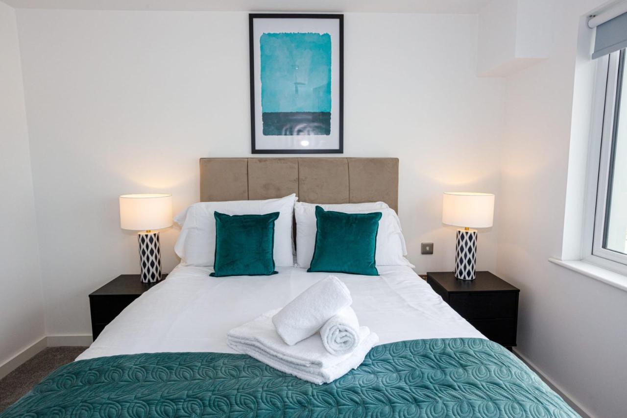 Contemporary 2 Bedroom Duplex In Salford Manchester Bagian luar foto